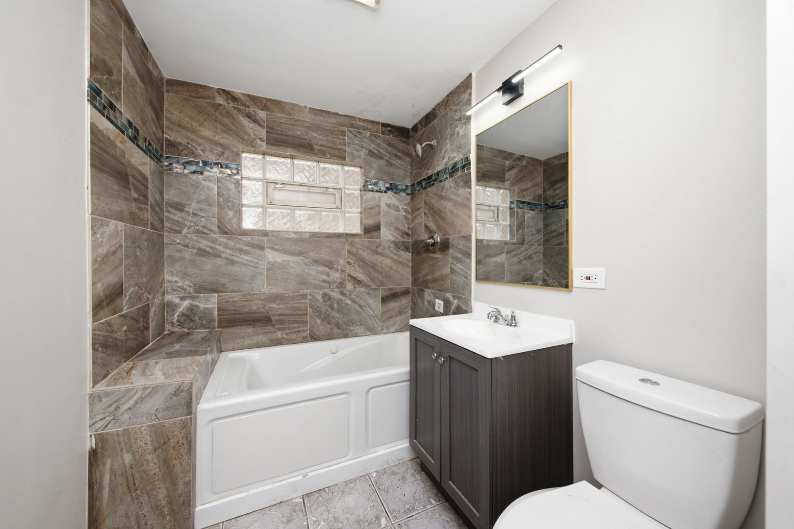 10742 S Prairie Avenue Property Photo 7