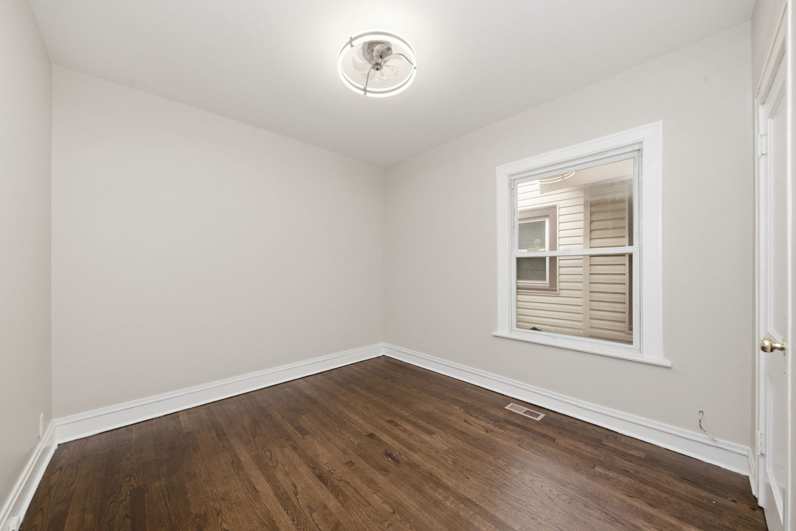 10742 S Prairie Avenue Property Photo 8