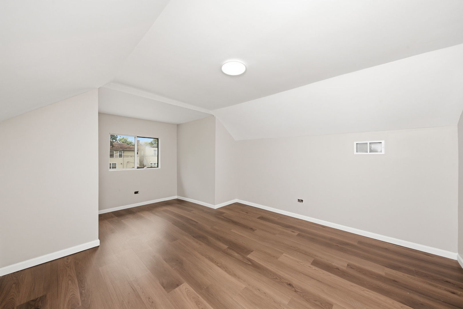 10742 S Prairie Avenue Property Photo 16