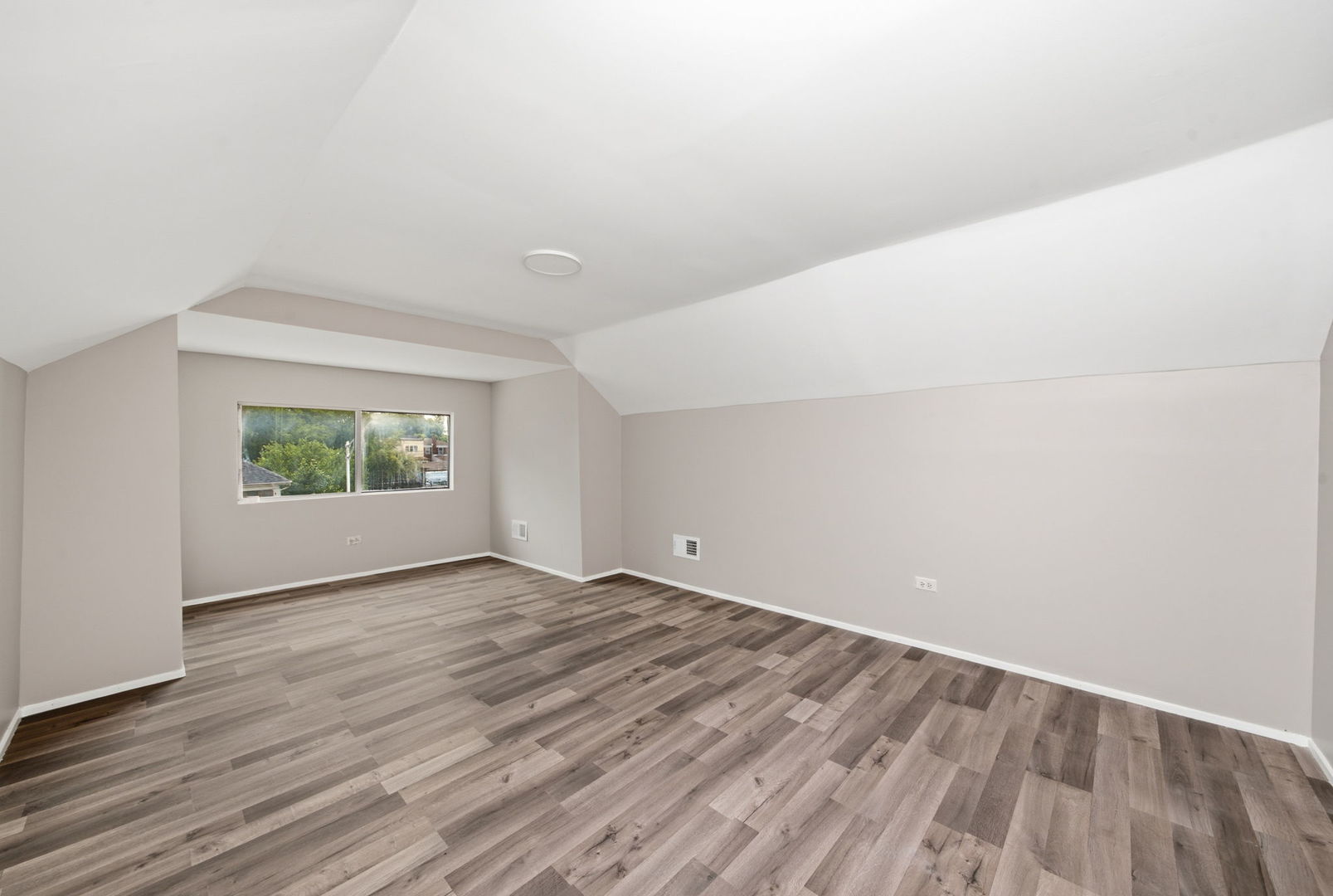 10742 S Prairie Avenue Property Photo 20