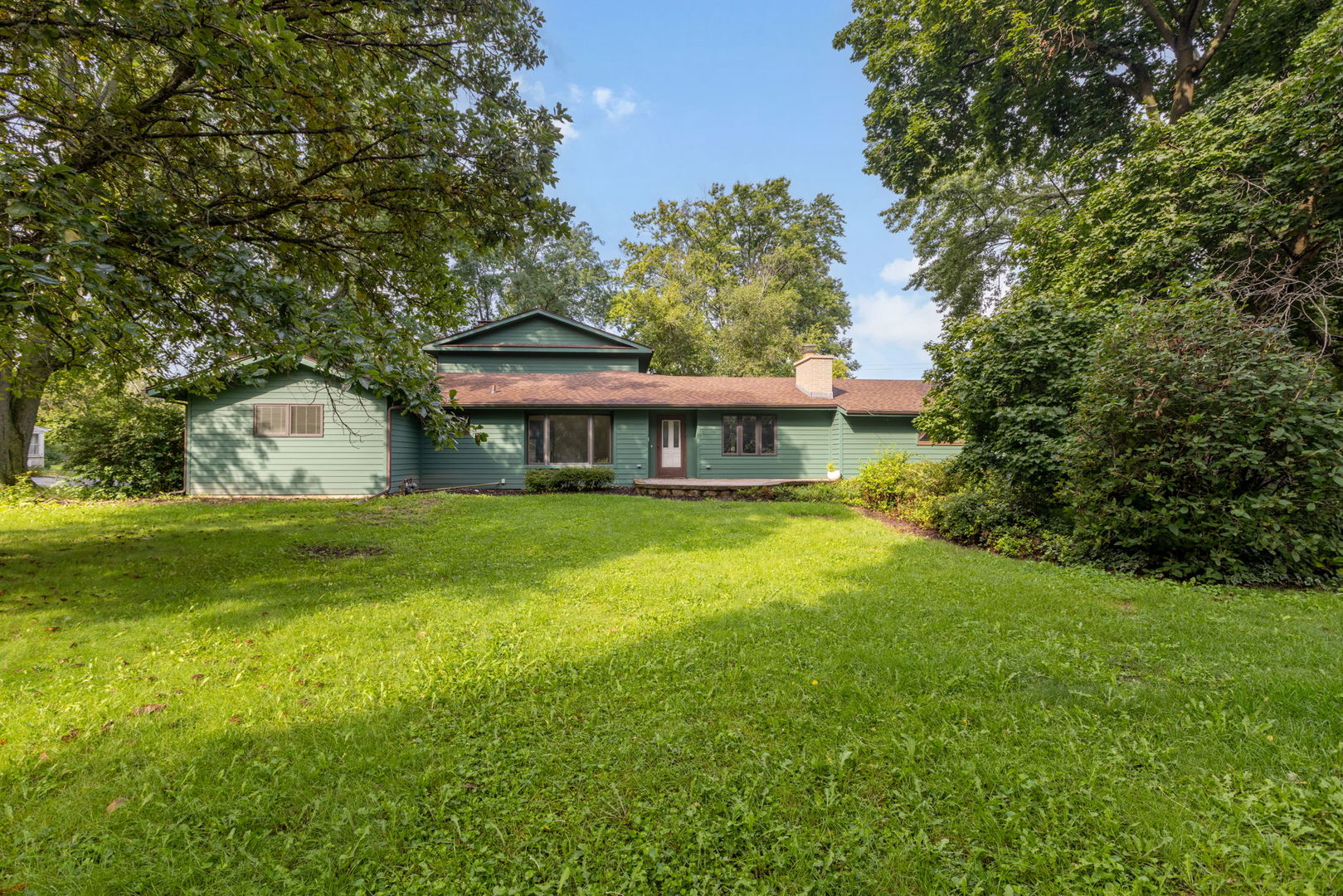 749 N Sharon Drive Property Photo 1
