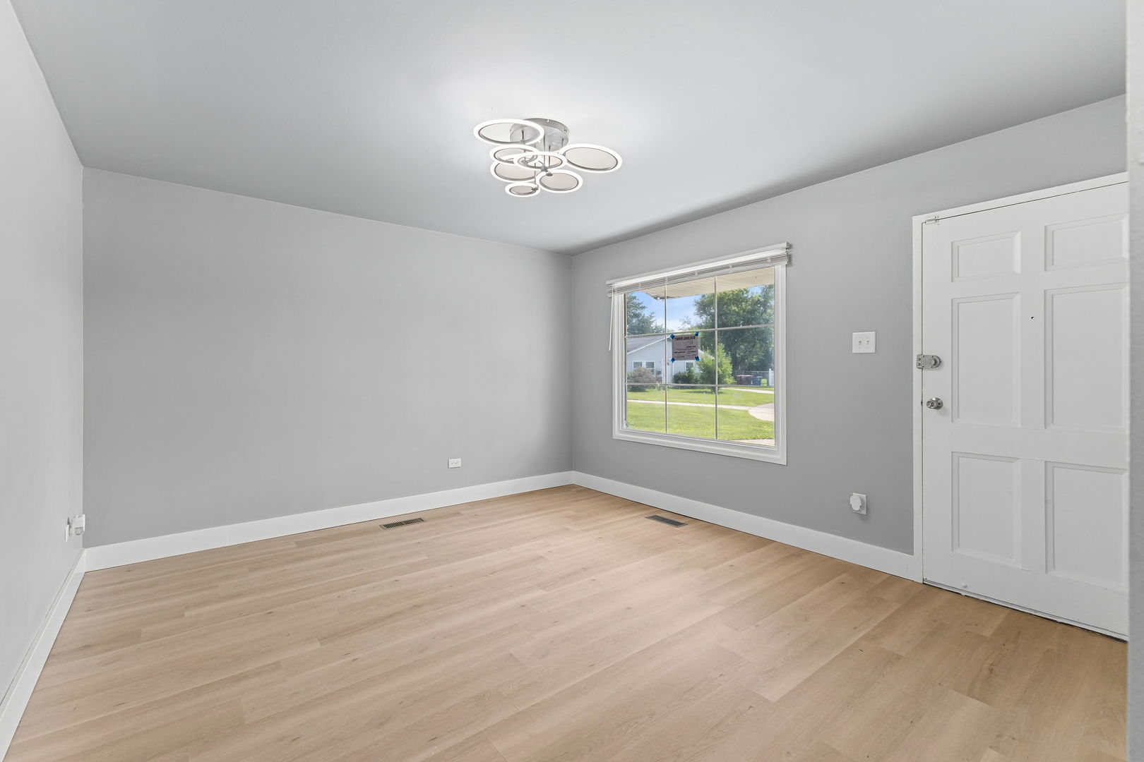 1946 Wooster Court Property Photo 2