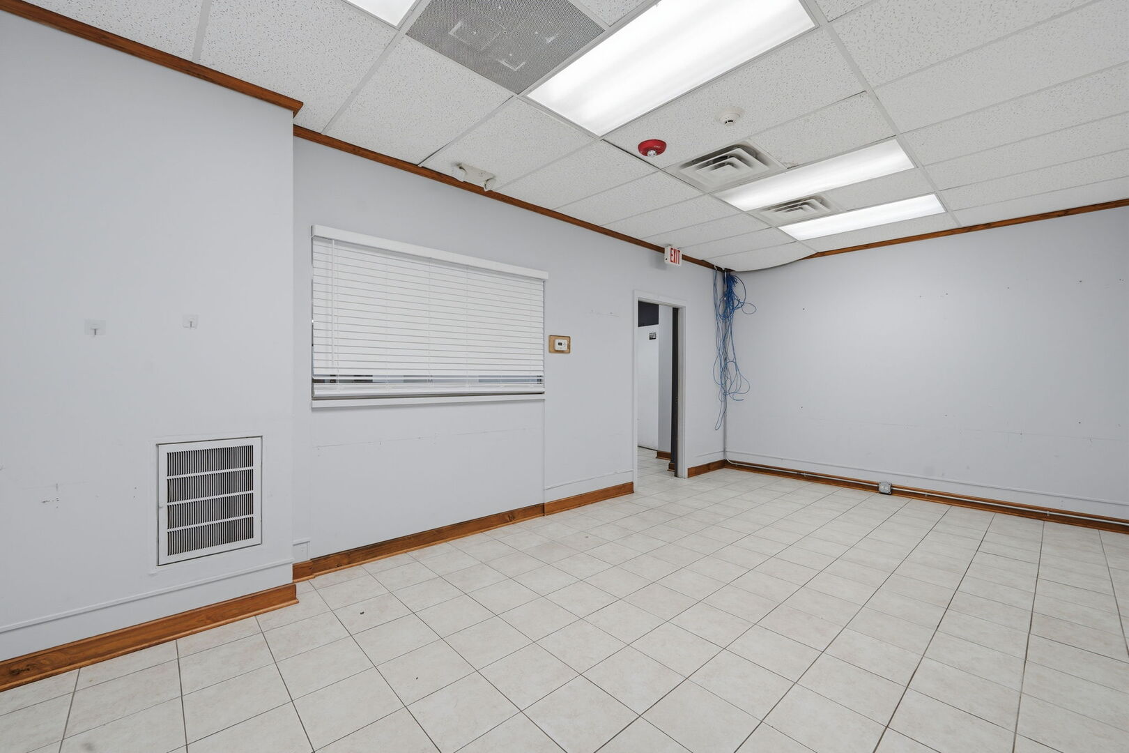 1030 S Milwaukee Avenue Property Photo 10