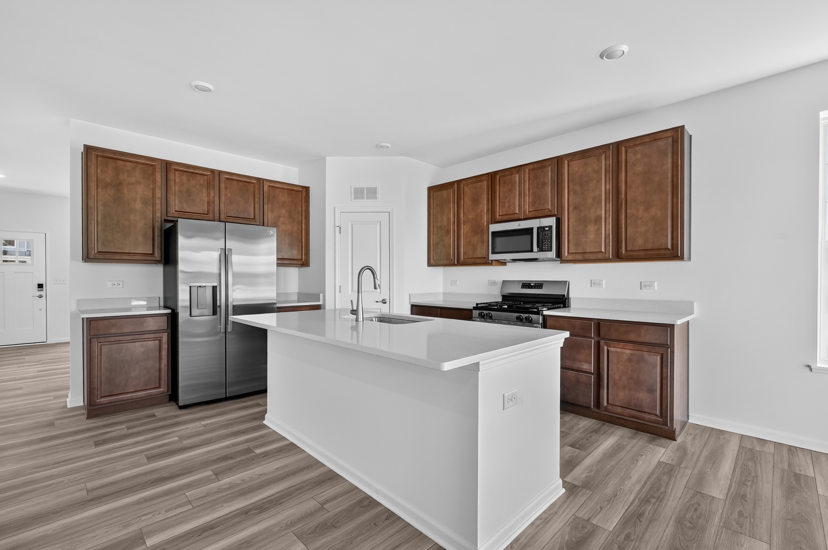 565 Arye Drive Property Photo 3