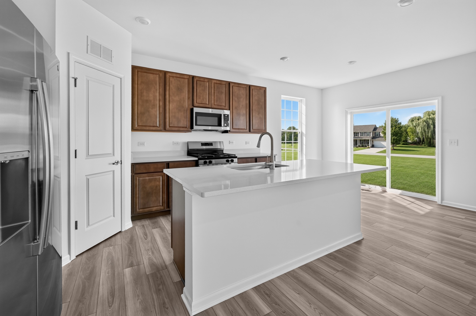 565 Arye Drive Property Photo 4