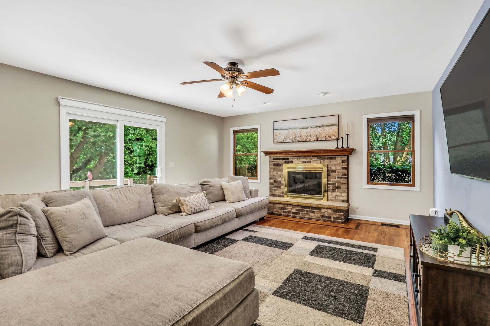 400 Cross Arm Drive Property Photo 6