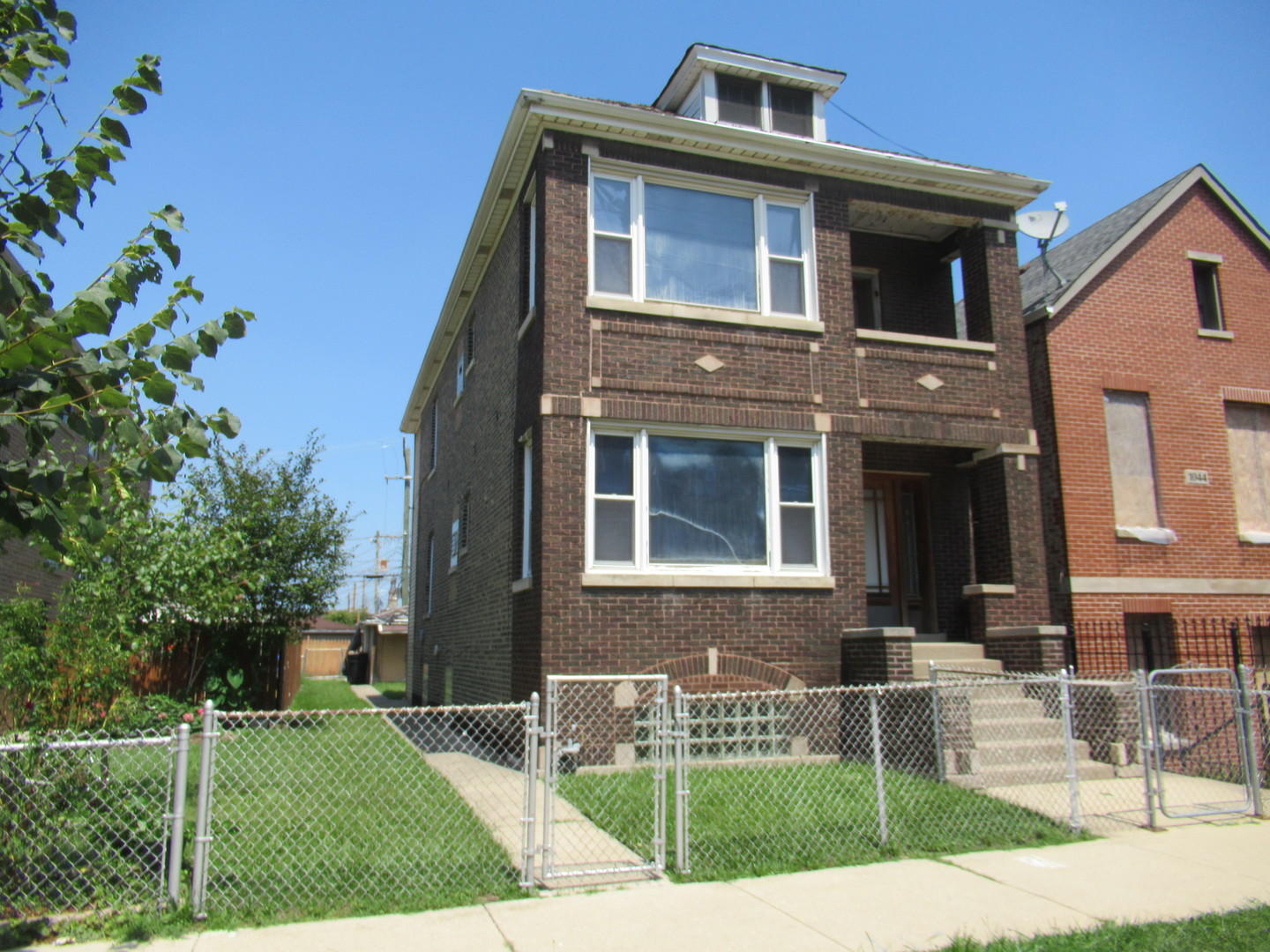 1046 W 34th Place Property Photo 1
