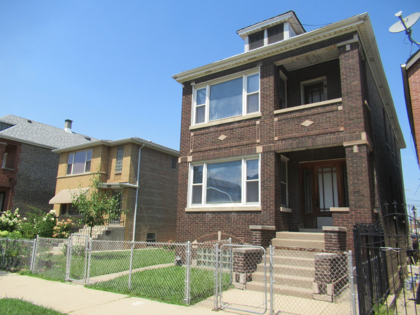 1046 W 34th Place Property Photo 8