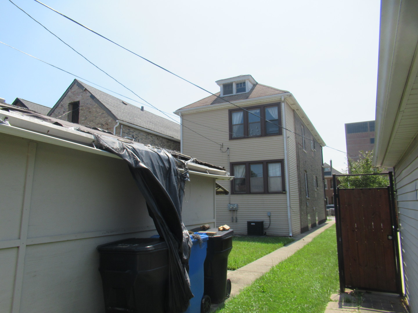 1046 W 34th Place Property Photo 11