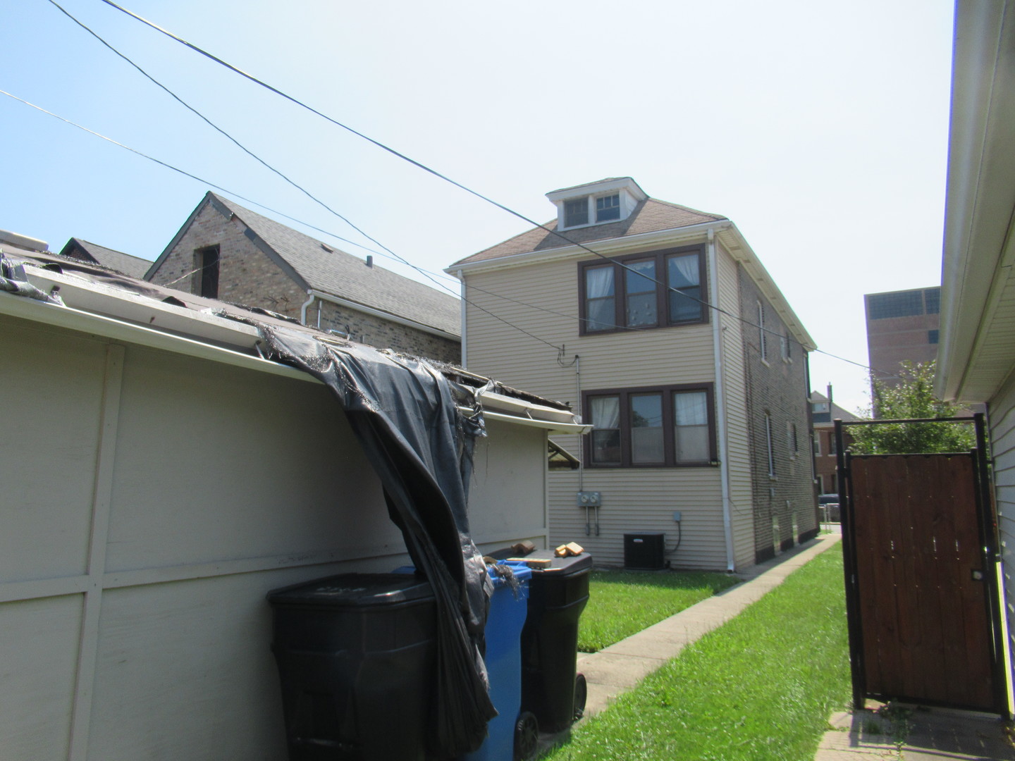 1046 W 34th Place Property Photo 12