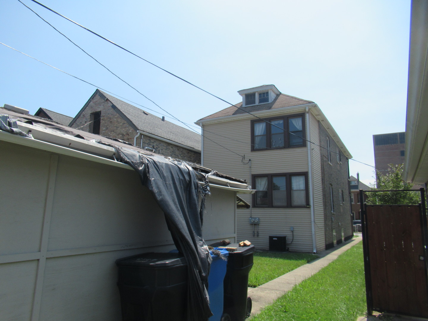 1046 W 34th Place Property Photo 13
