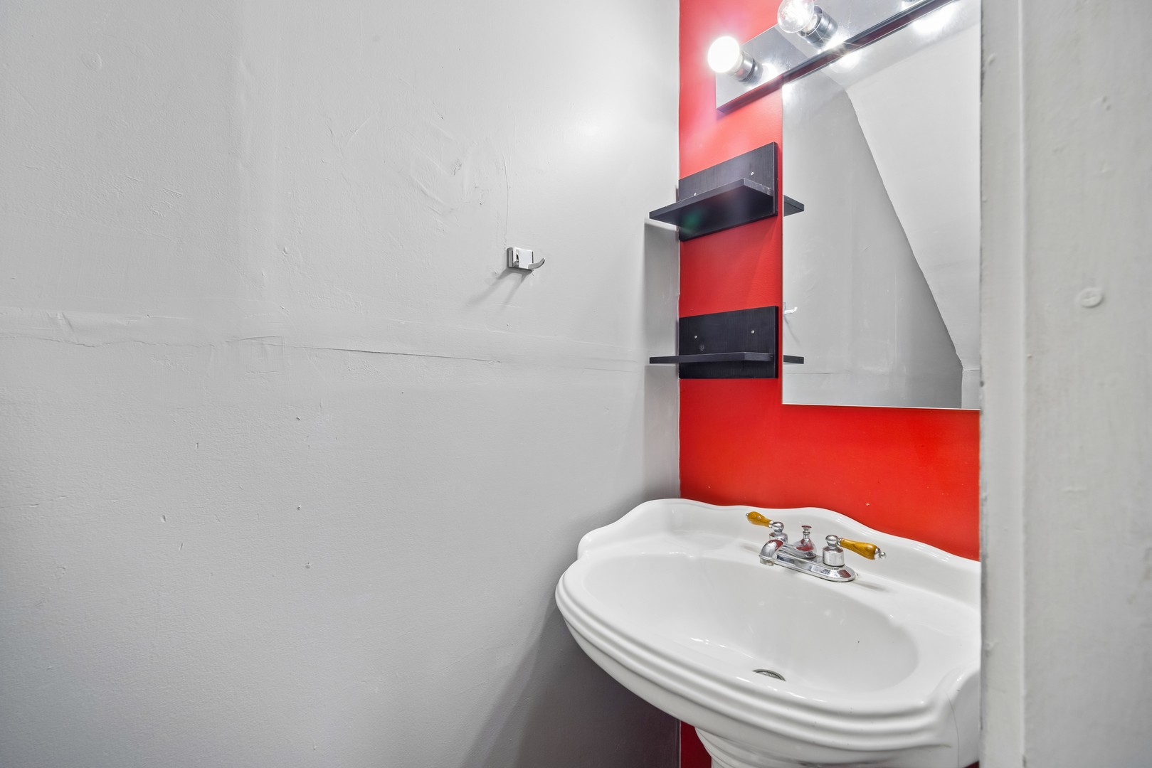 4702 River Road Property Photo 10
