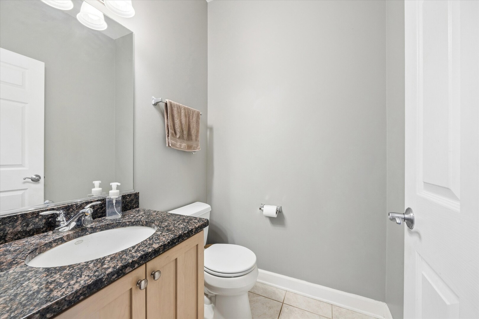 2446 Abbey Drive Property Photo 8