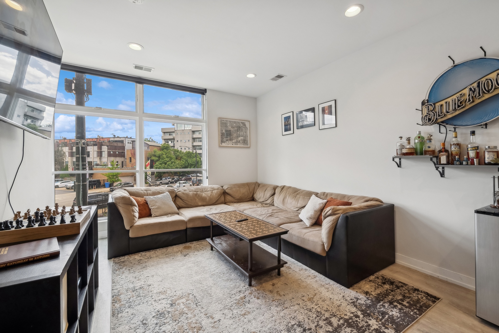713 N Milwaukee Avenue 603 Property Photo 8