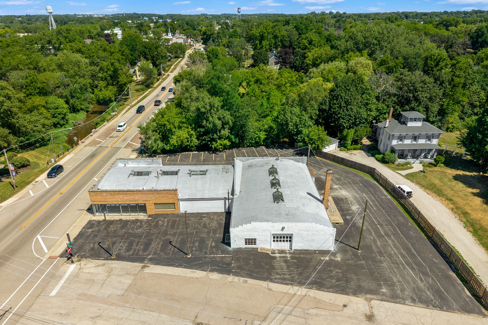 10400 Main Street Property Photo 2