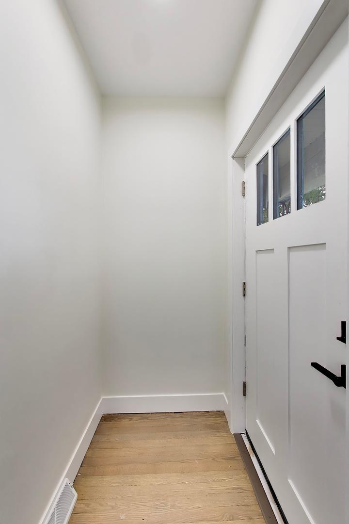 4911 W Argyle Street Property Photo 4