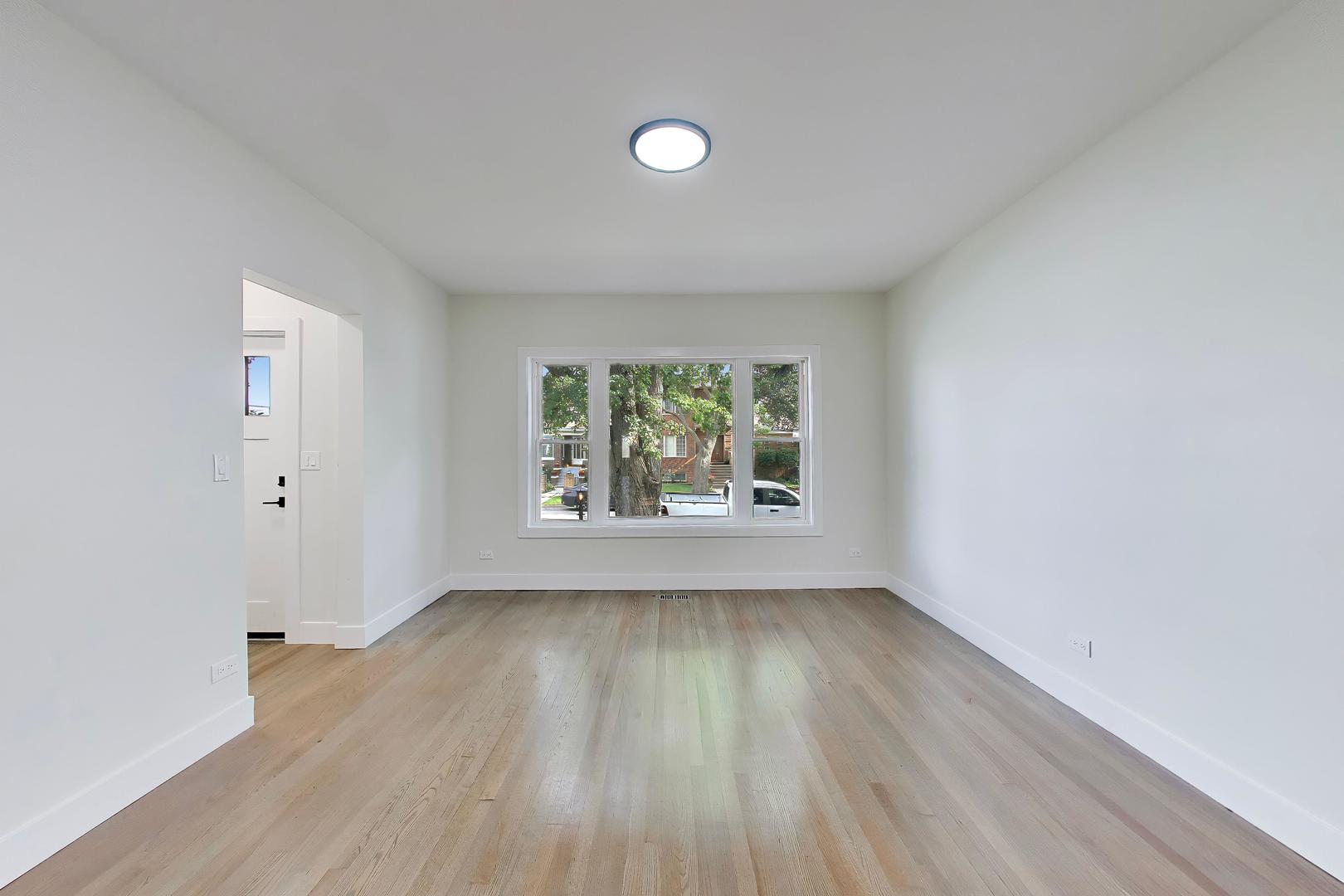 4911 W Argyle Street Property Photo 5