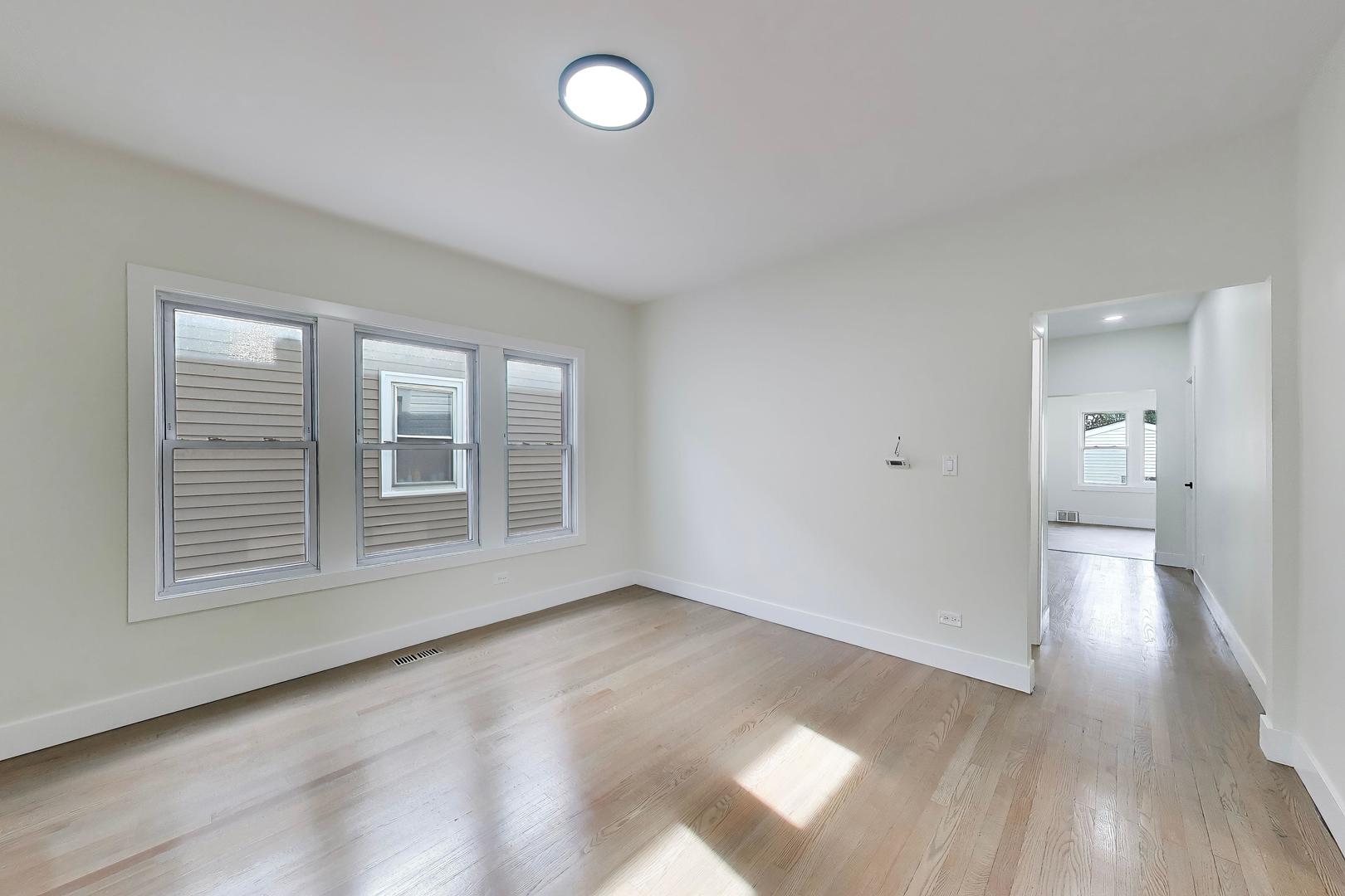 4911 W Argyle Street Property Photo 9