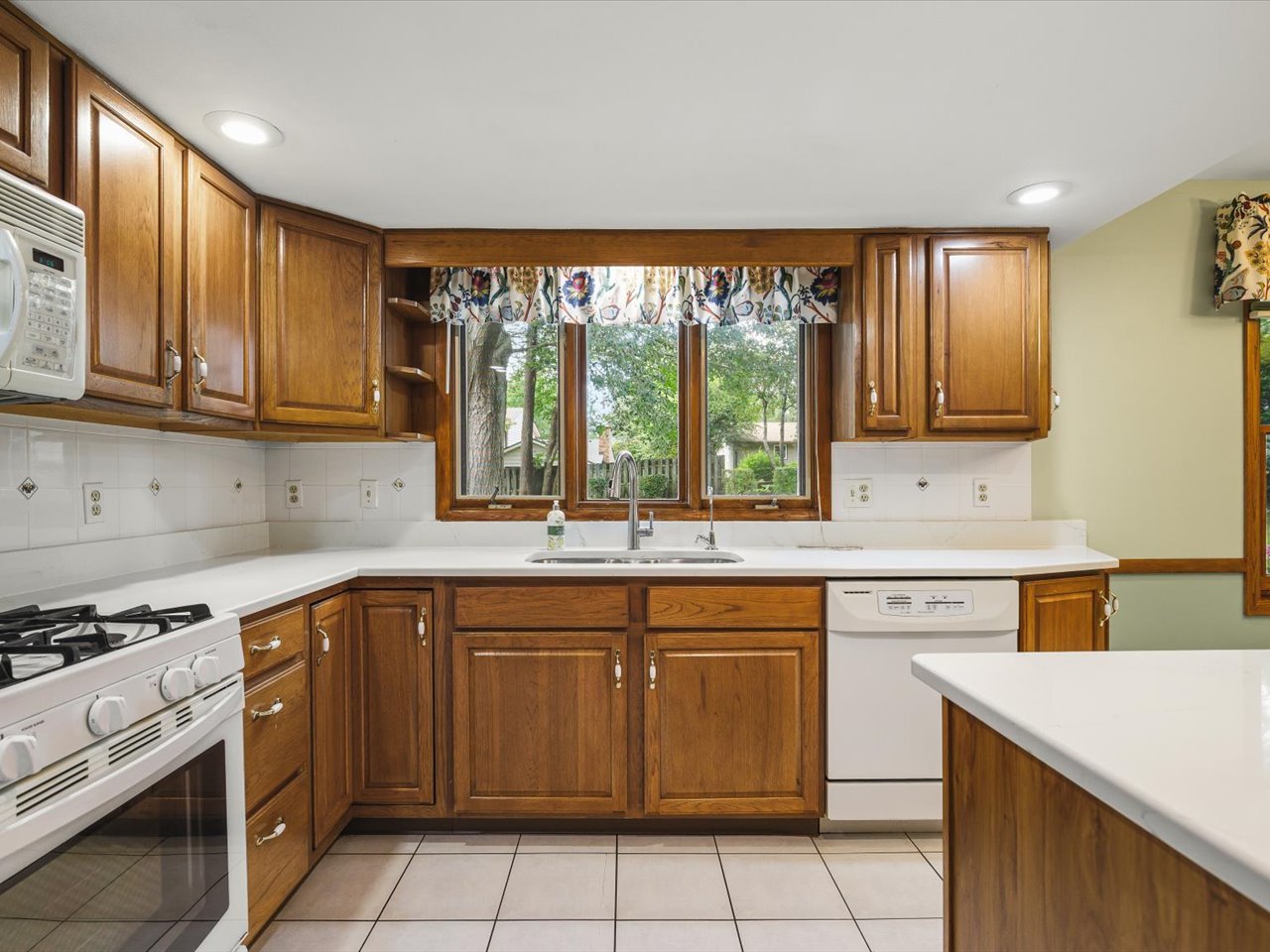 3342 Montlake Drive Property Photo 8