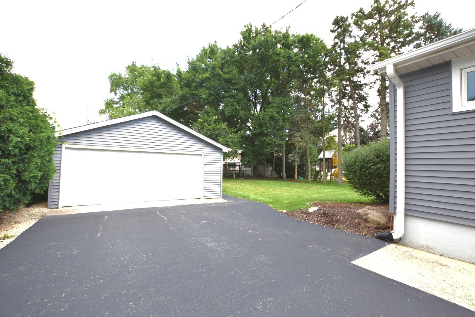 445 N Gerard Avenue Property Photo 2