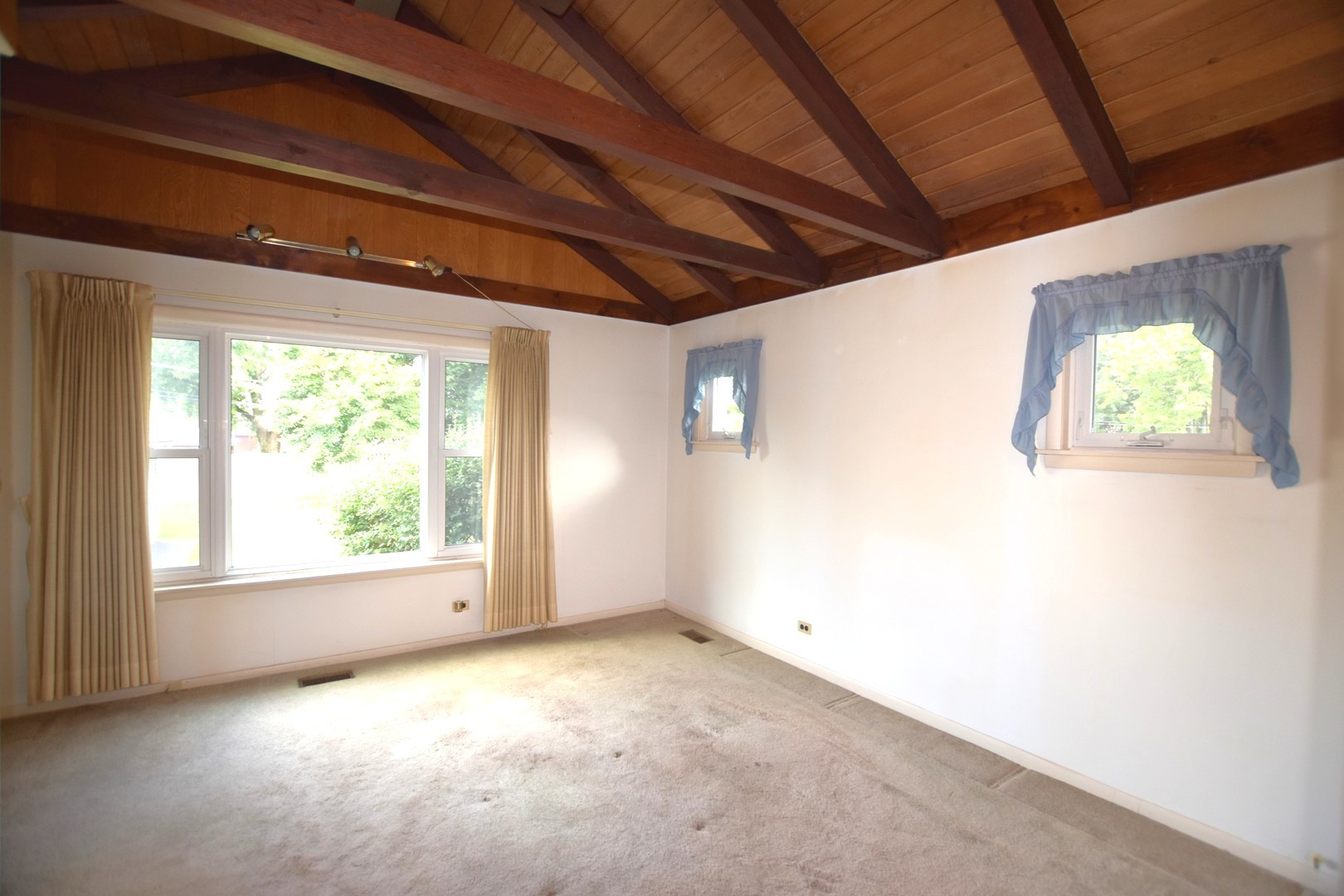 445 N Gerard Avenue Property Photo 6