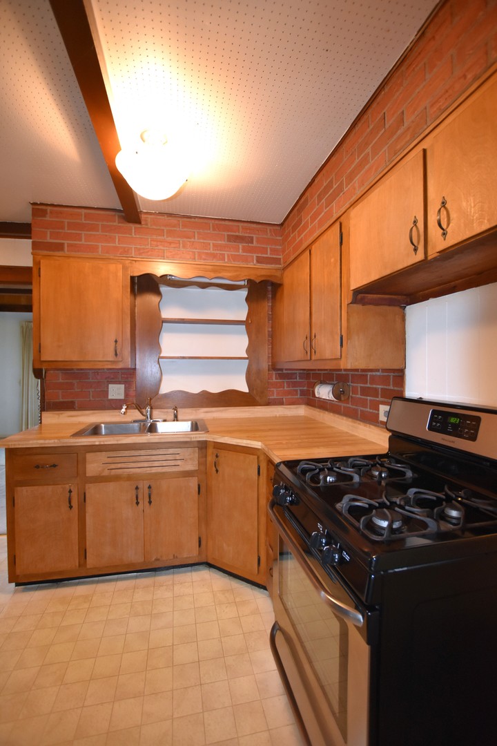 445 N Gerard Avenue Property Photo 9