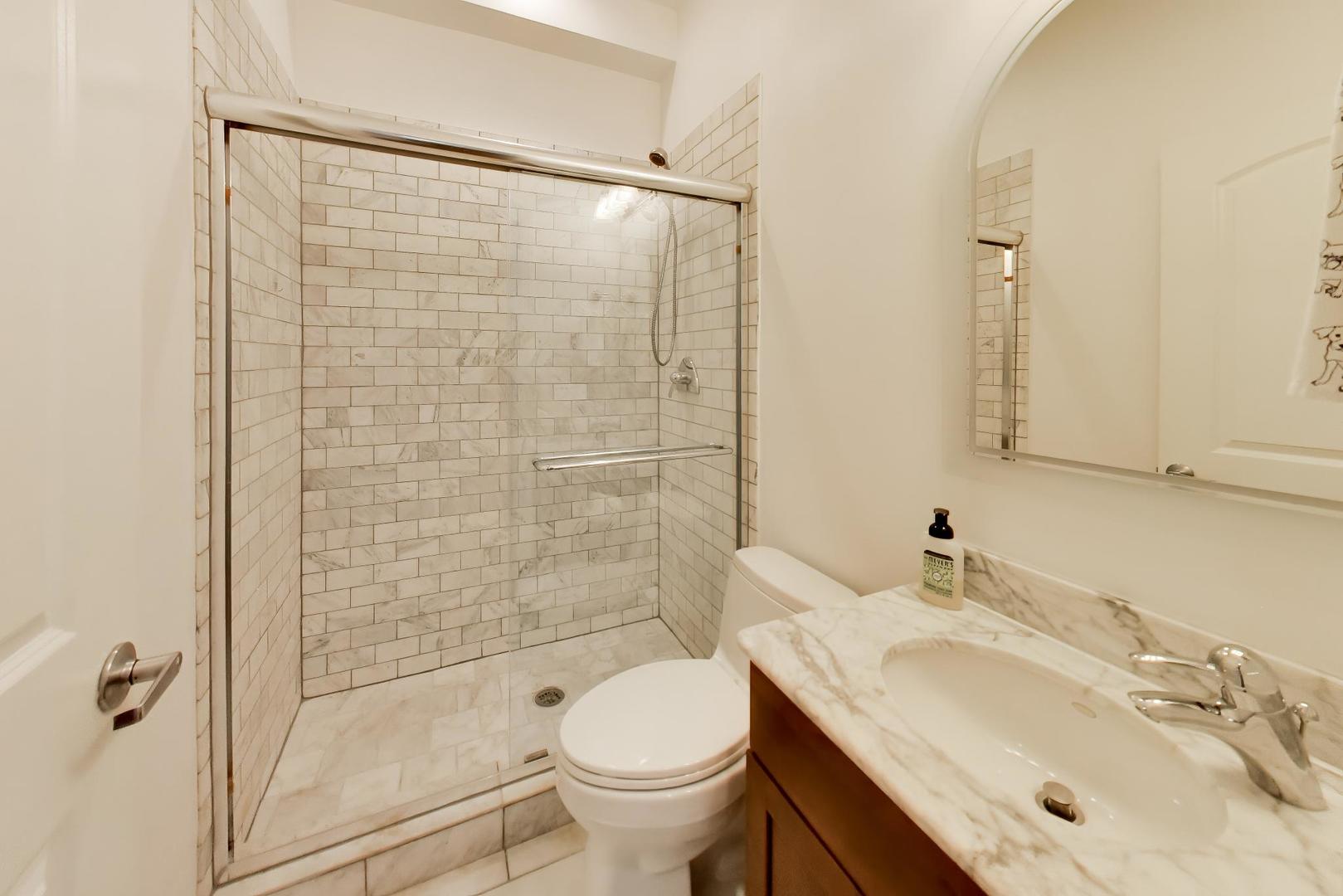 1927 W Irving Park Road 4 Property Photo 25