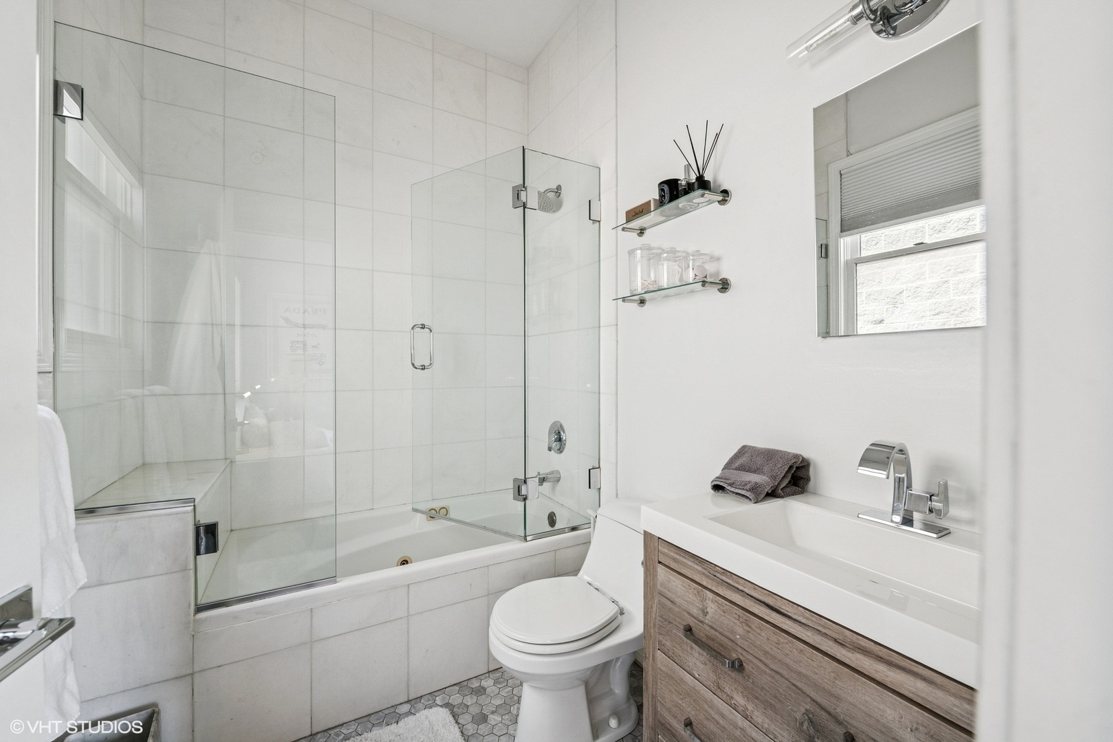 2440 W Cortez Street 3 Property Photo 13