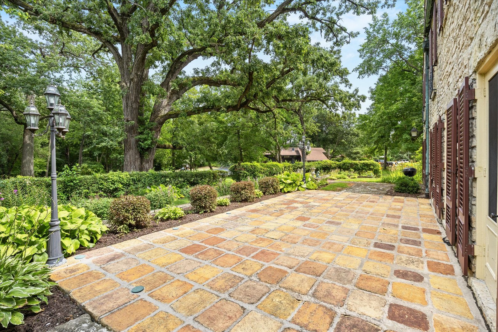 2221 Twin Oak Road Property Photo 10