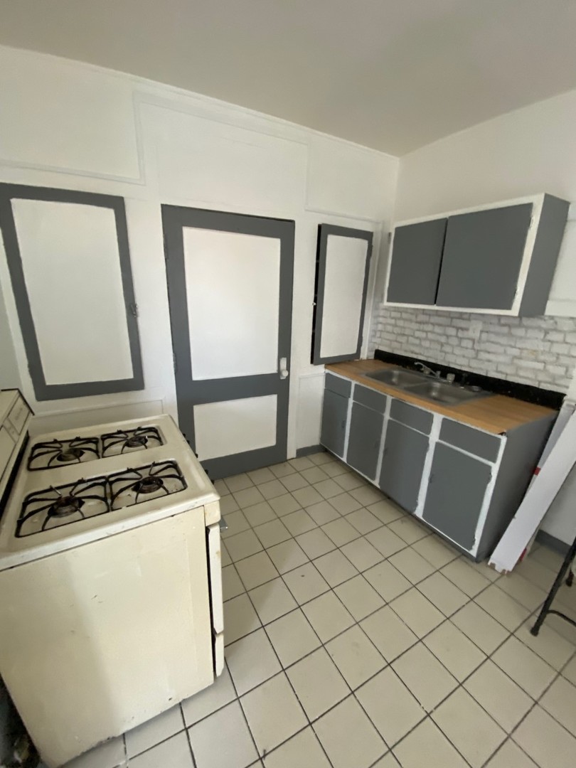 2957 N Cicero Avenue Property Photo 4