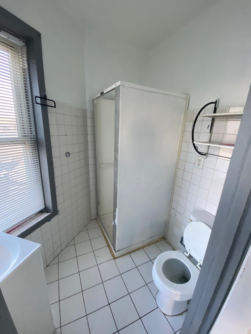 2957 N Cicero Avenue Property Photo 8