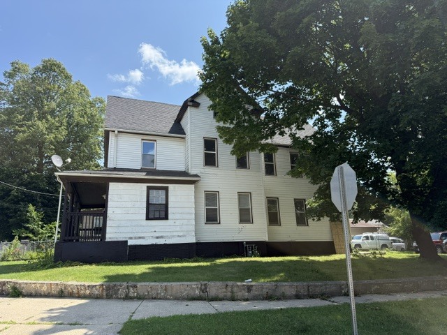 637 8th Street Property Photo 2