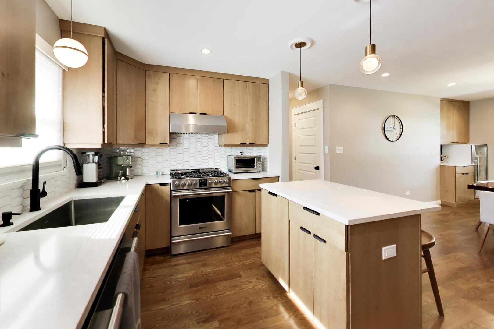 127 W Ash Street D Property Photo 6