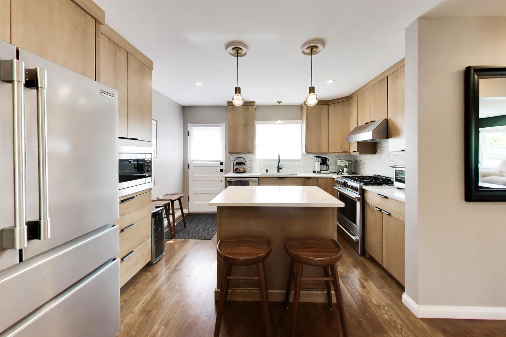 127 W Ash Street D Property Photo 8