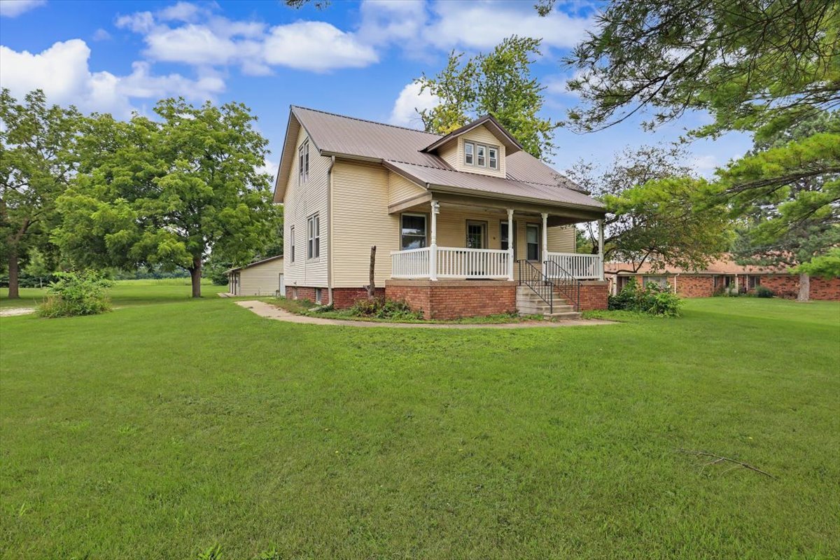 290 S Chestnut Street Property Photo 3
