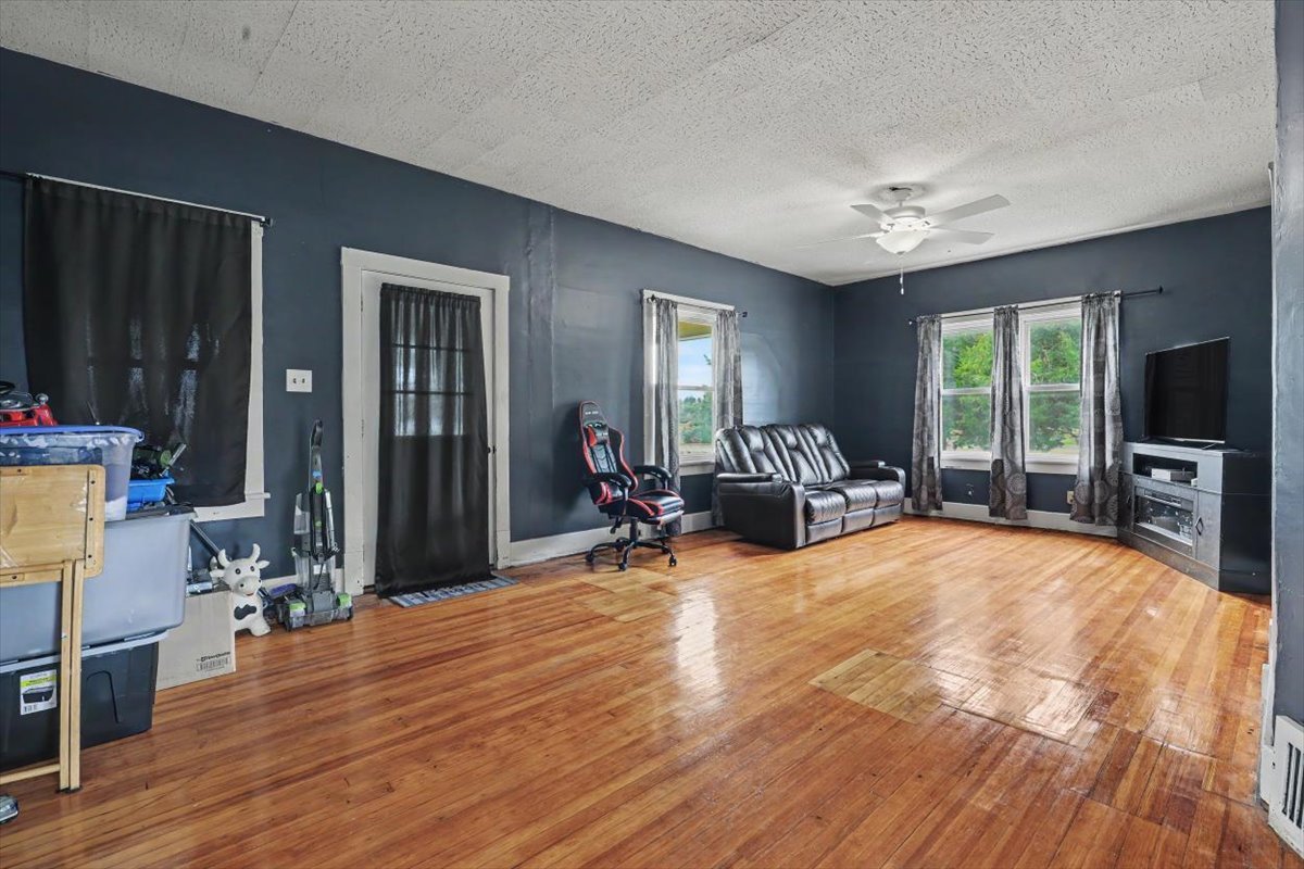 290 S Chestnut Street Property Photo 7