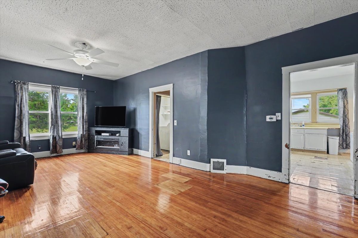 290 S Chestnut Street Property Photo 9