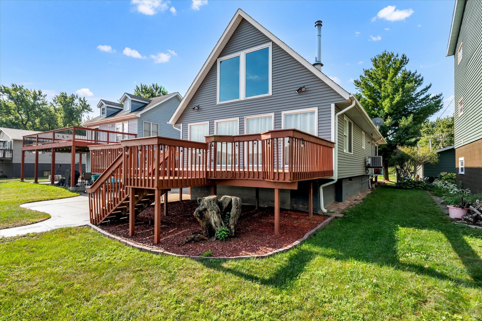 3403 S Shore Drive Property Photo 3