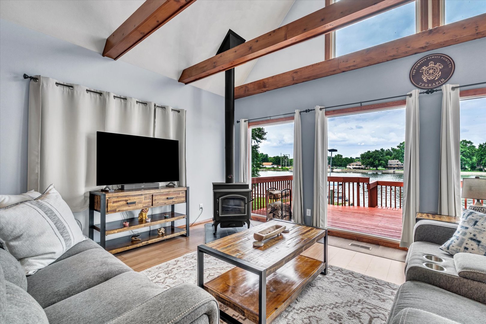 3403 S Shore Drive Property Photo 9