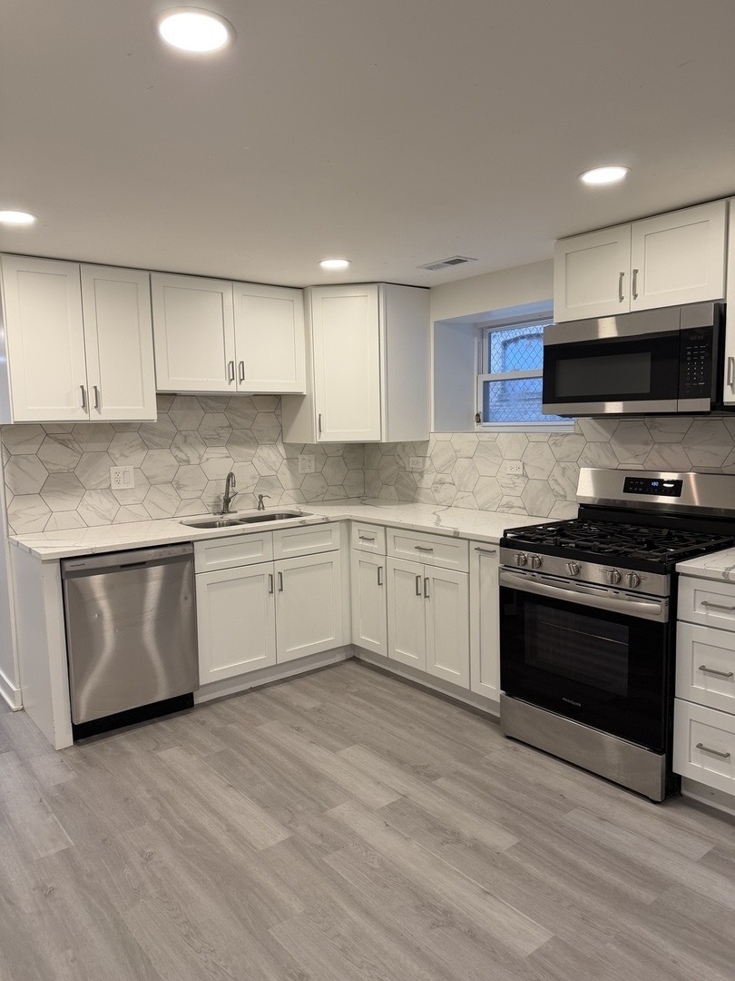 8106 S Langley Avenue Property Photo 4