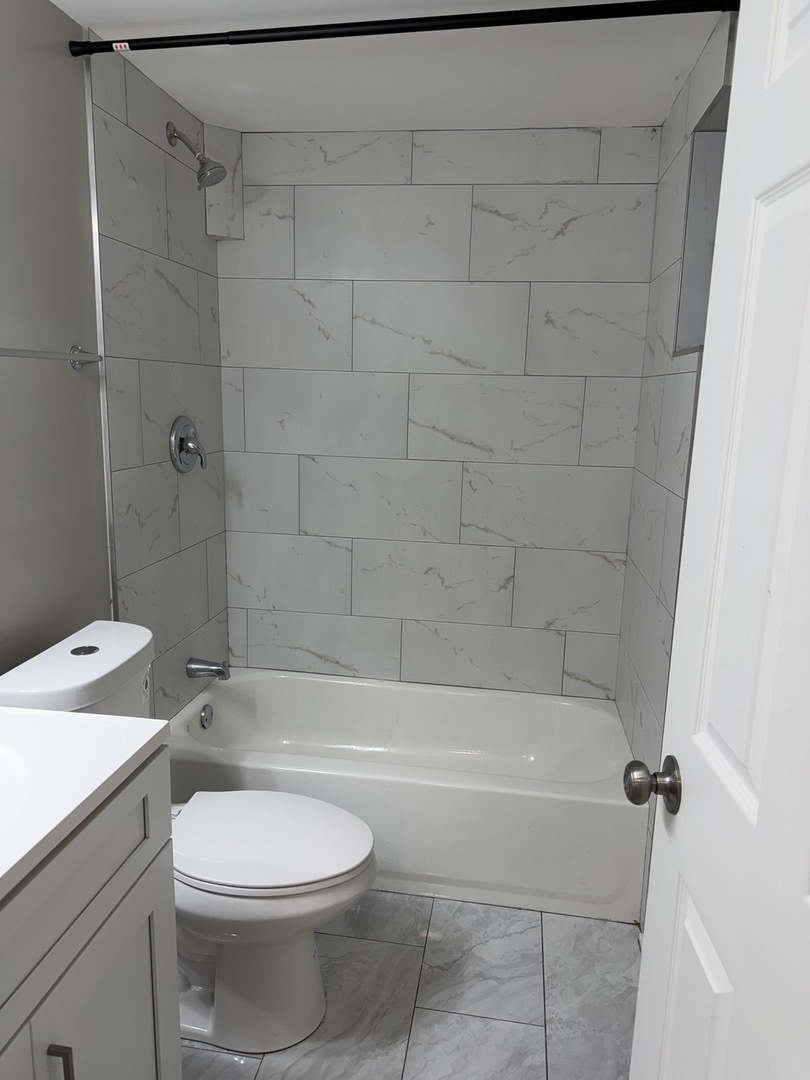 8106 S Langley Avenue Property Photo 9