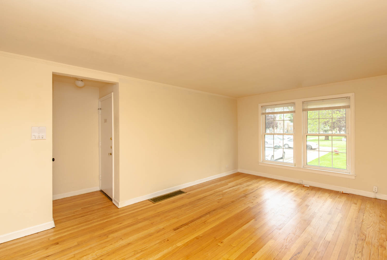 4231 W Nelson Street 2 Property Photo 3
