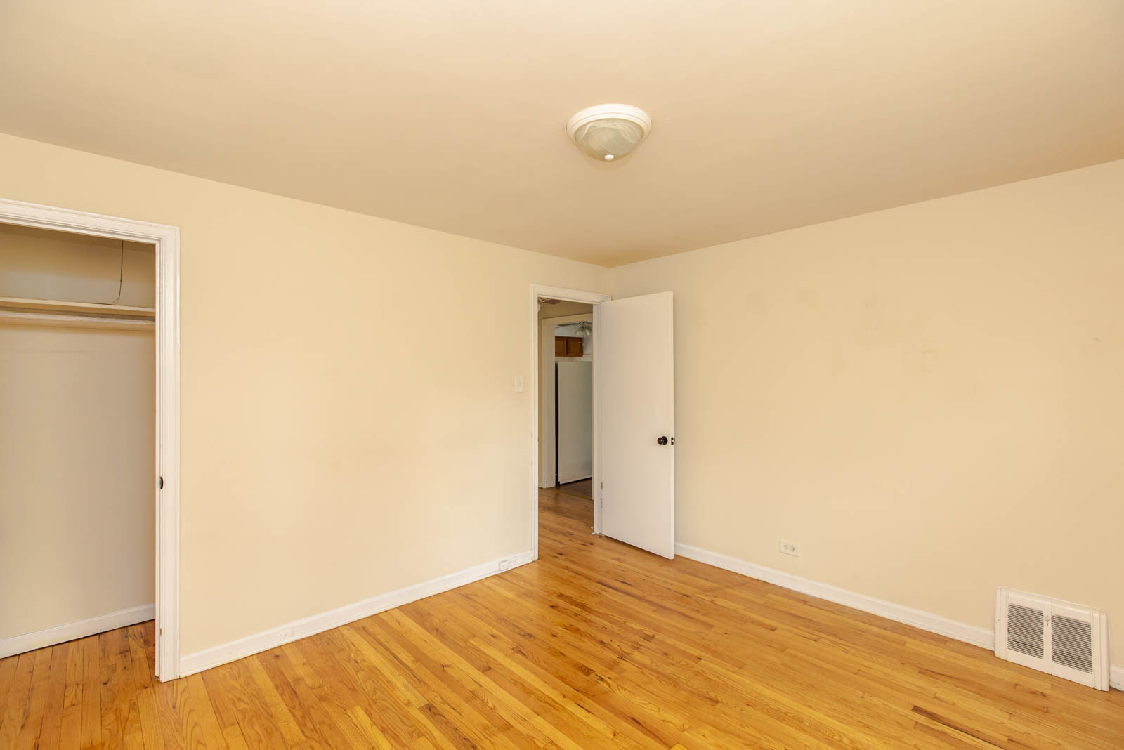 4231 W Nelson Street 2 Property Photo 7