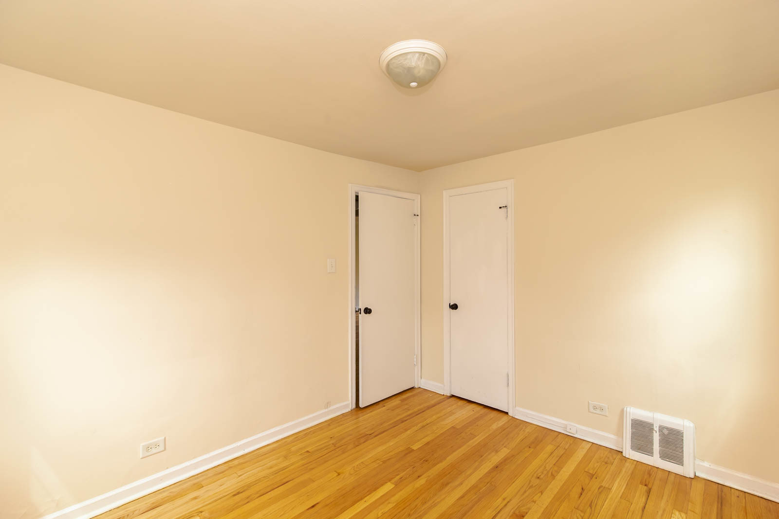 4231 W Nelson Street 2 Property Photo 8