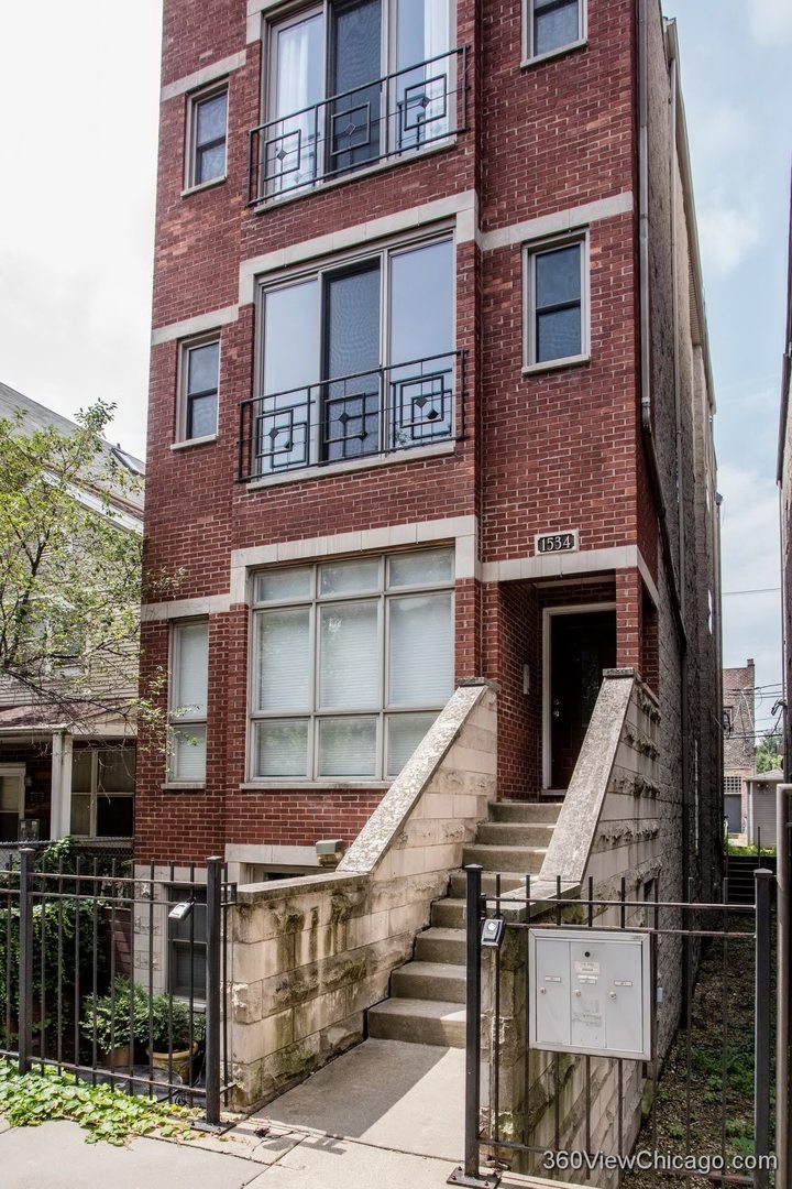 1534 N BOSWORTH Avenue 3 Property Photo 1