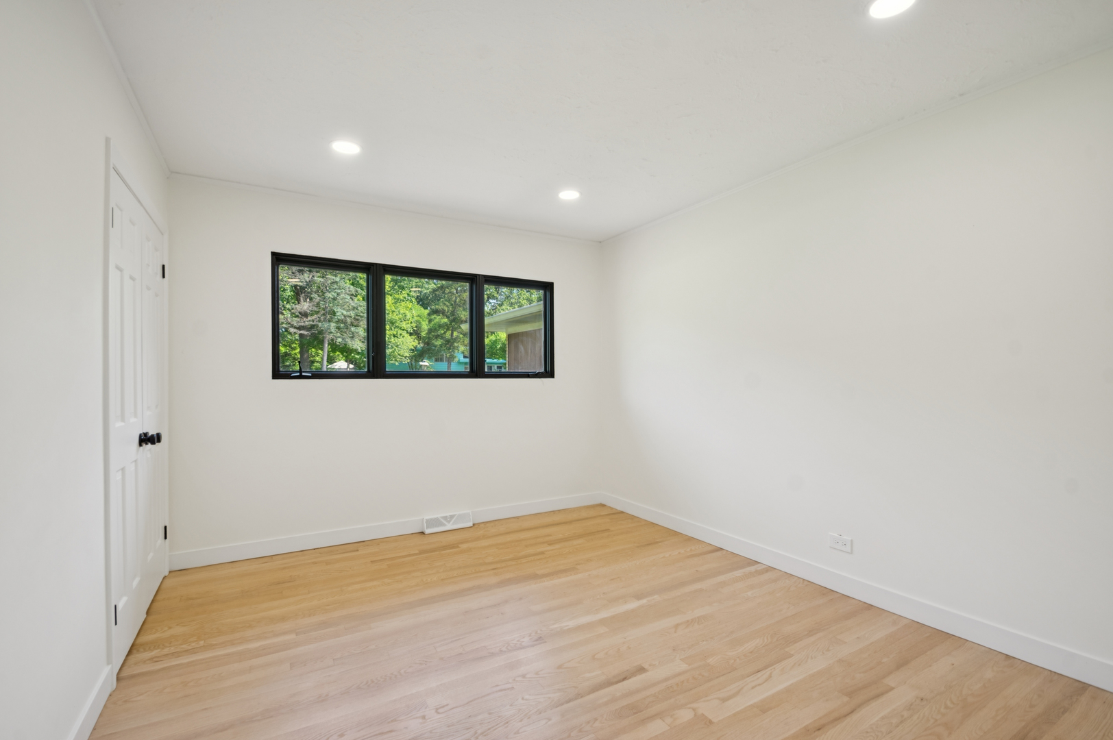 732 Hill Street Property Photo 21