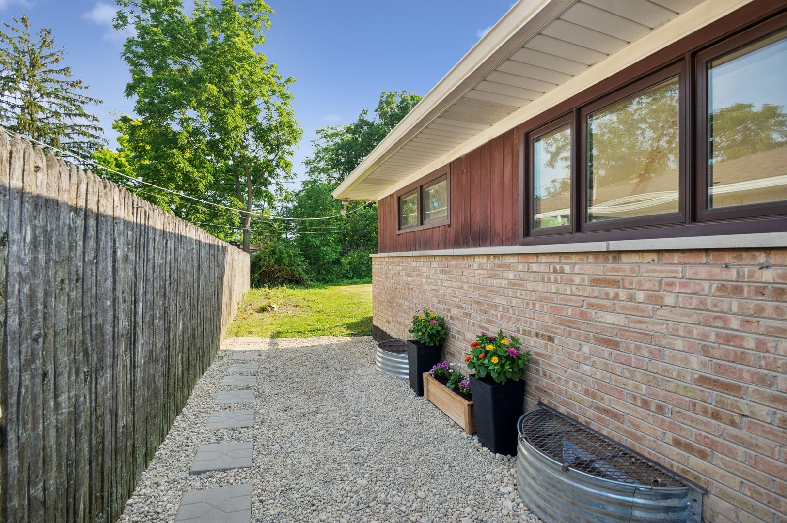 732 Hill Street Property Photo 27