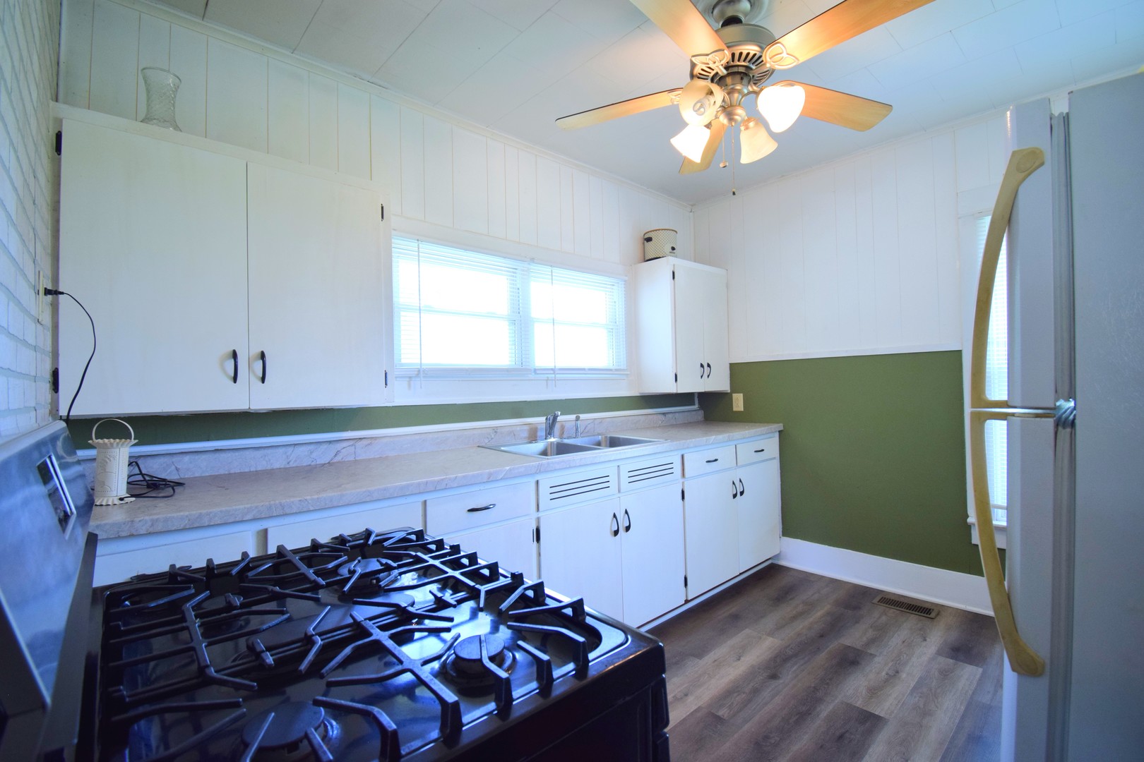 401 E Elm Street Property Photo 15