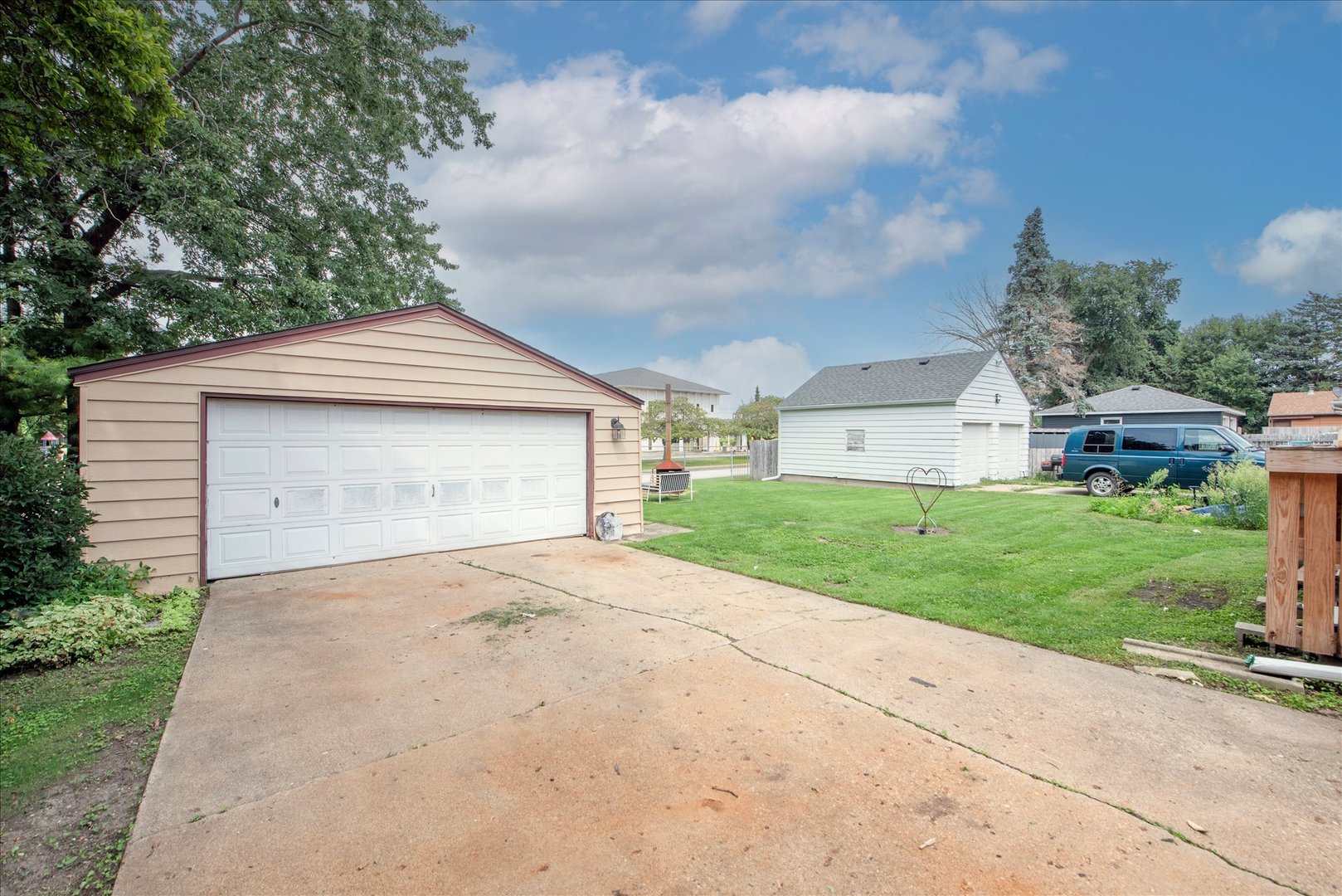 309 E Sunset Place Property Photo 32