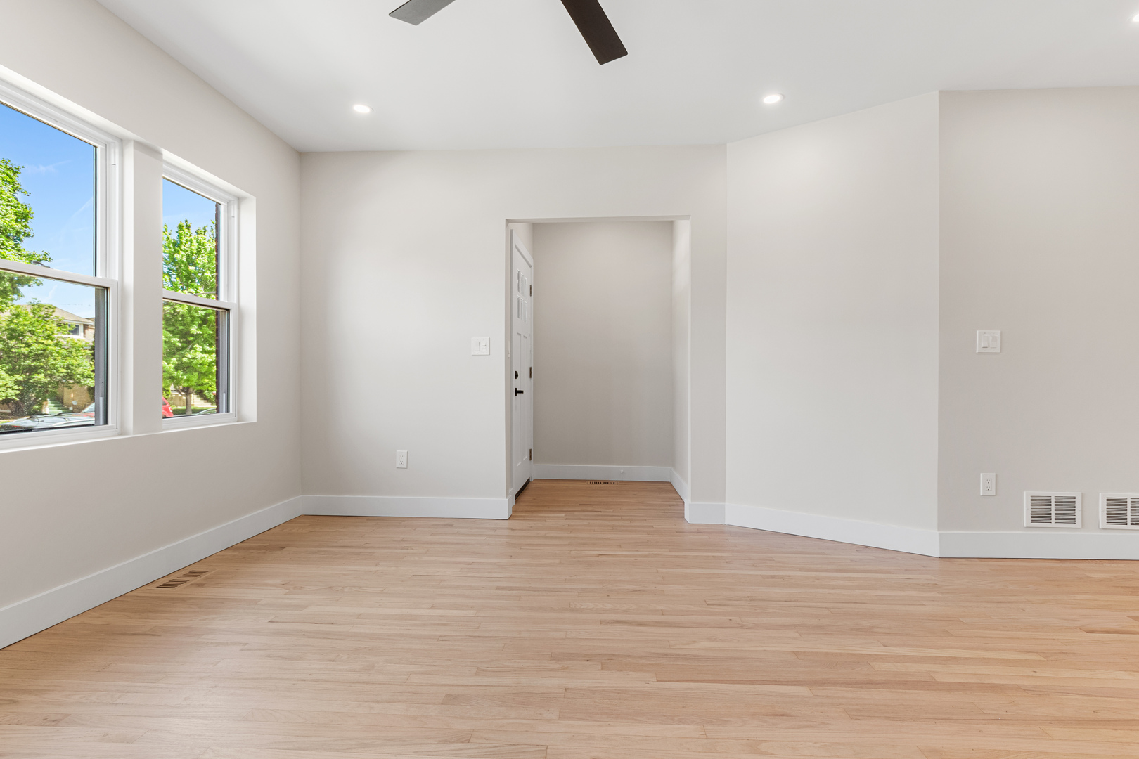 4829 W Strong Street Property Photo 5